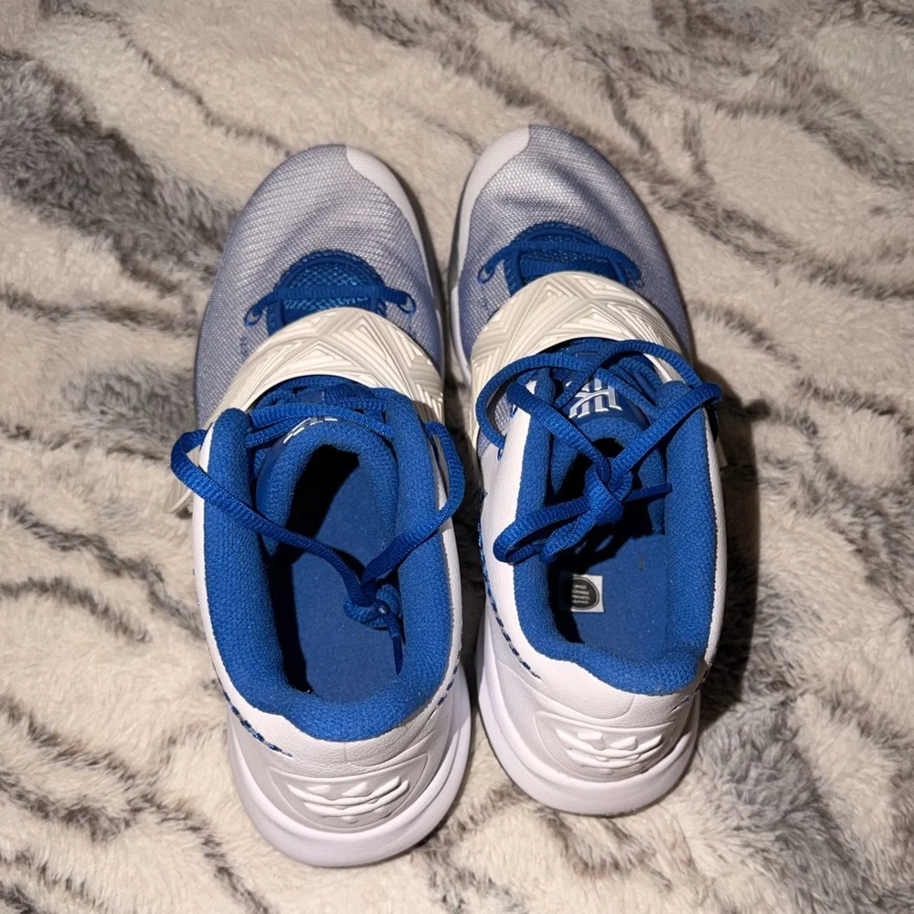 Men’s Nike Kyrie flytrap 3 in Blue and White